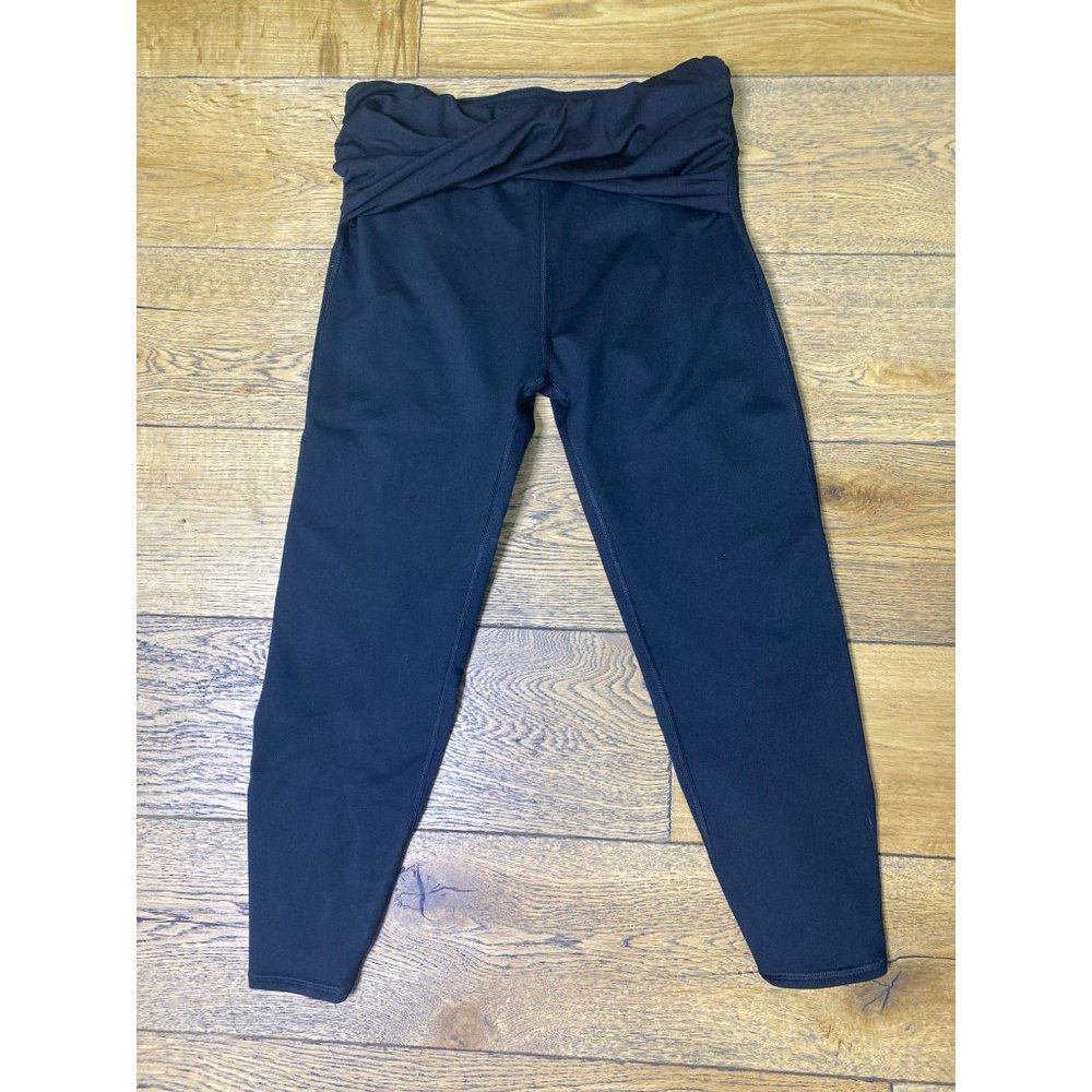 NEW Fabletics Kastos Capri Legging Black Small - Picture 5 of 9